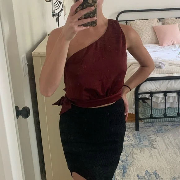 One shoulder satin top - Picture 4 of 4